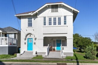 Building Photo - 3428 Delachaise St
