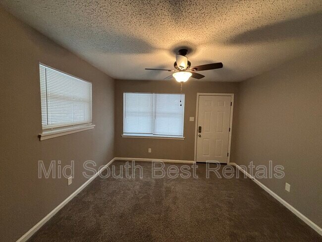 Building Photo - 908 Virginia Cir