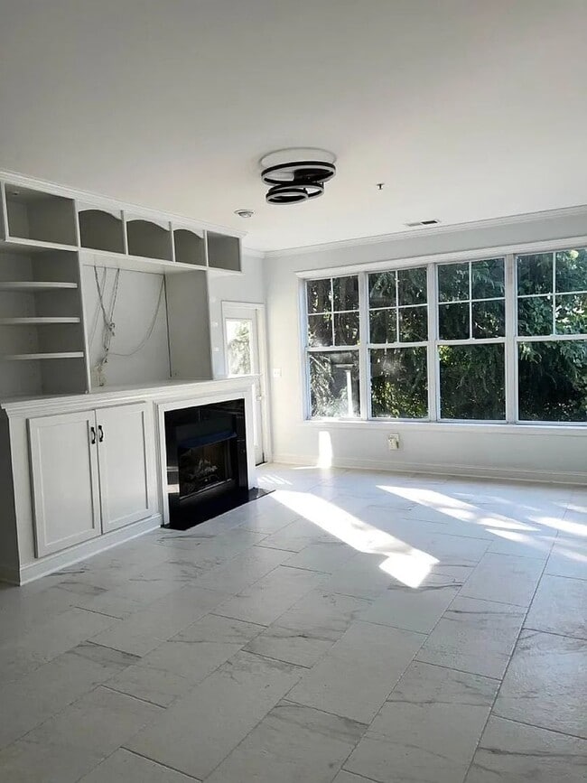 Foto del edificio - 2 Bed/ 2 Bath Condo located in one of Charlotte's most desired neighborhoods
