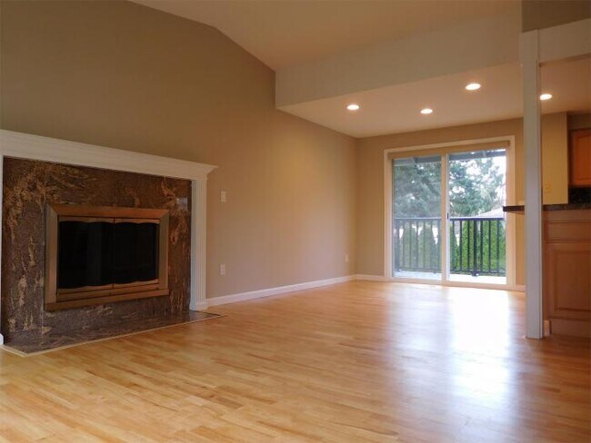 Building Photo - 4 bedroom in Kirkland WA 98034