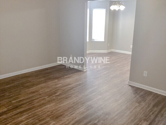 Foto del edificio - AVAILABLE NOW!! One month FREE RENT