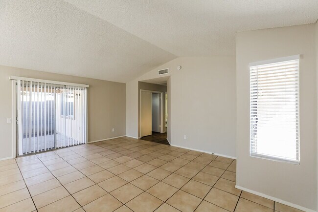 Foto del edificio - 6933 W Nicolet Ave