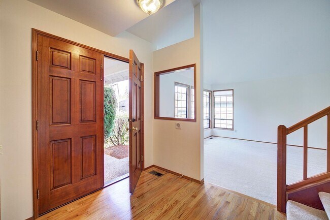 Building Photo - 4Bd/2.5Ba Sammamish Home