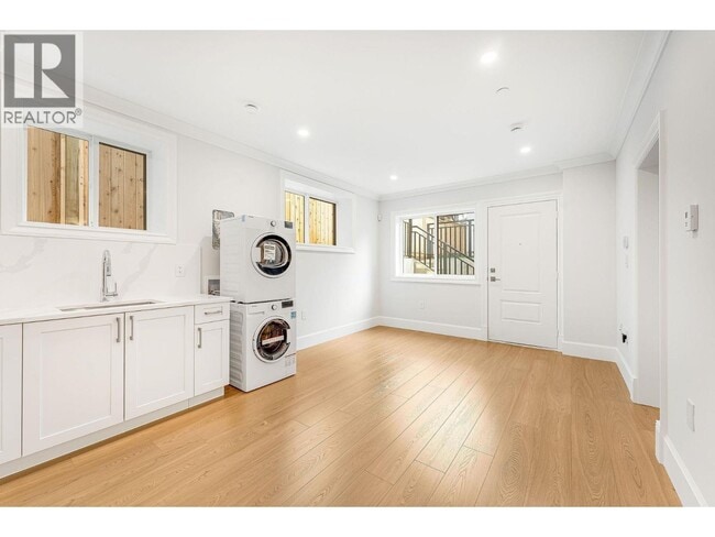 Building Photo - 3808 W 17th Ave