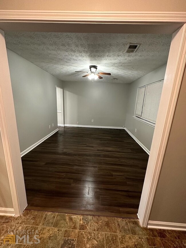 Building Photo - 208 Farmbrook Pkwy