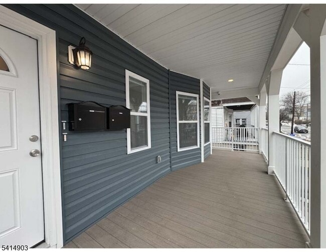 Foto del edificio - 139 Claremont Ave