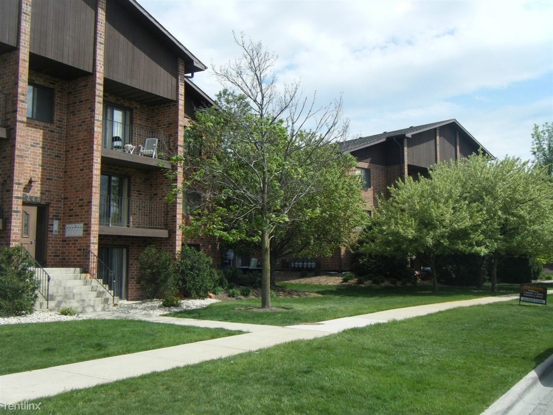 1400 N Rock Run Dr, Crest Hill, IL 60403 Condo for Rent in Crest Hill
