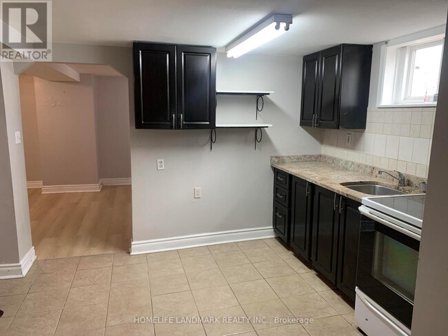 Building Photo - 5 Tulloch Dr