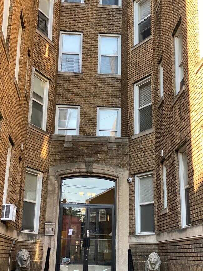 Building Photo - 155 Manhattan Ave