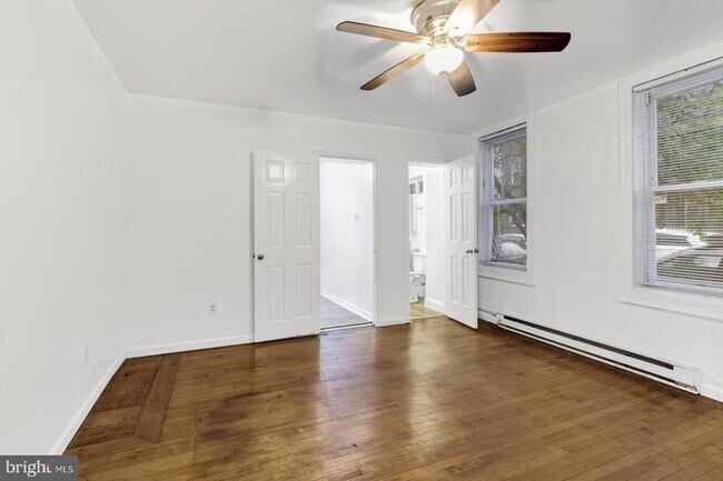 Foto del edificio - 600 E Girard Ave