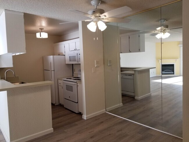 Foto del edificio - 361 Half Moon Ln