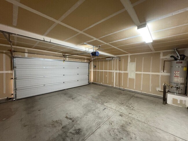 Building Photo - Beautiful home Ready to move in.