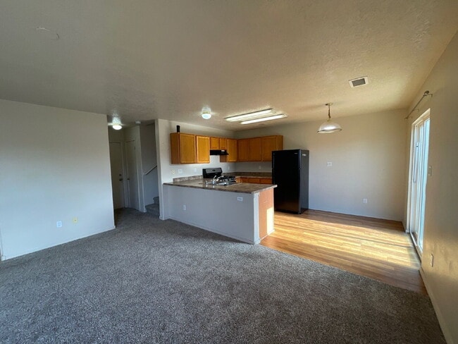 Foto del edificio - Two story 3 bedroom!
