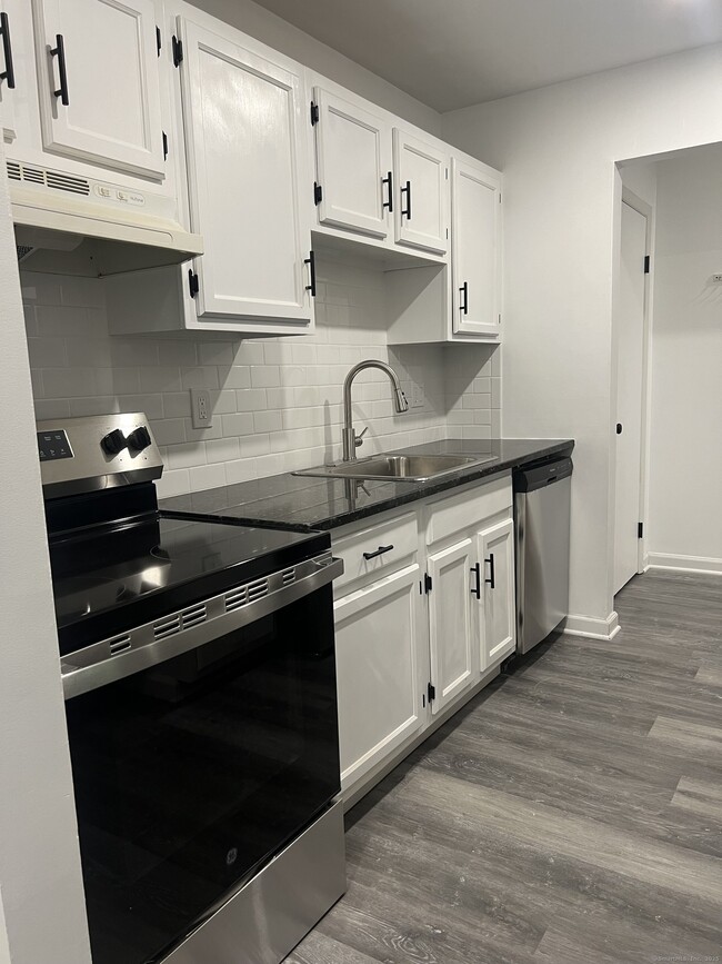 Building Photo - 3004 Madison Ave