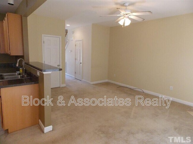 Foto del edificio - 5523 Cottonrose Ln