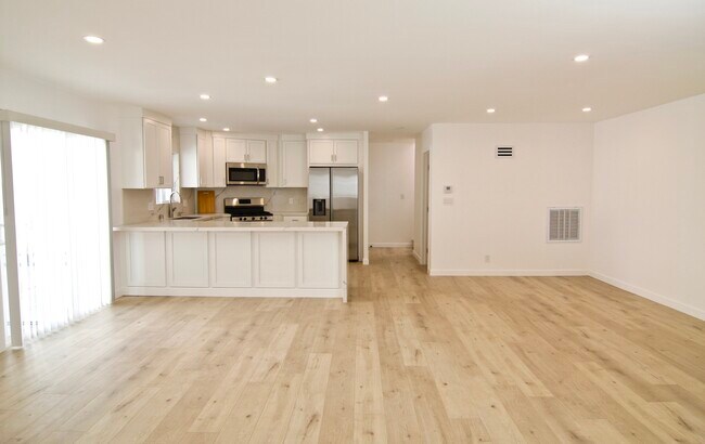 View of Kitchen and entry - 430 Sierra St