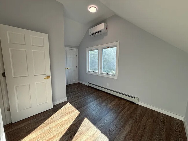 Building Photo - 120 Pelham St