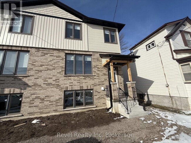 Building Photo - 675 Princess St