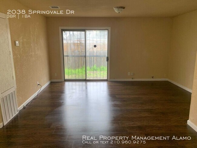 Foto del edificio - 2038 Springvale Dr