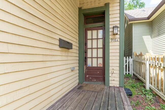 Building Photo - 918 Prospect St