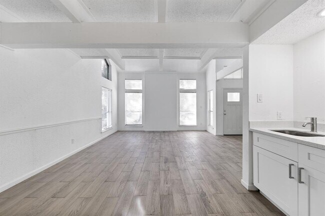 Building Photo - 510 Lynnwood Dr