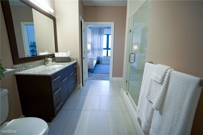 Foto del edificio - 8050 SW 72nd Ave