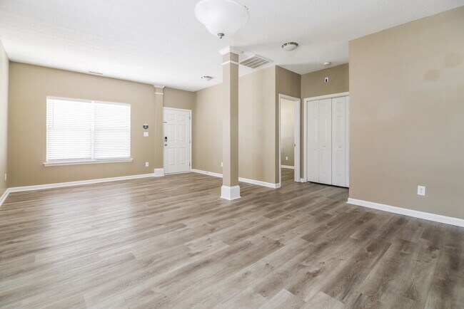 Foto del edificio - 8401 Neuse Hunter Dr