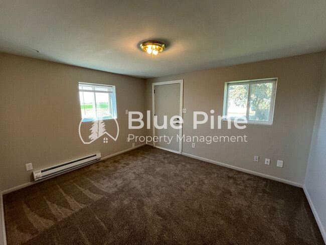Building Photo - 548 E 113 N