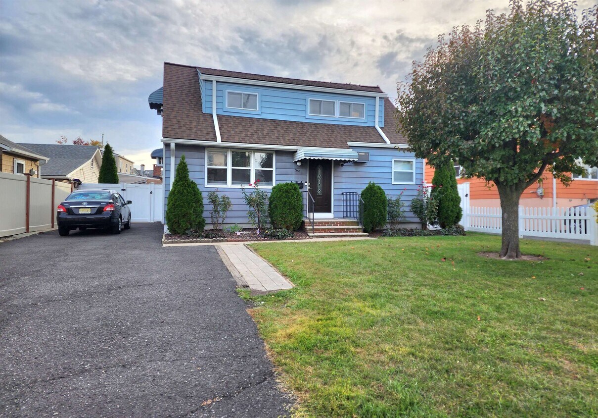 1 Jefferson Pl, Moonachie, NJ 07074 Condo for Rent in Moonachie, NJ