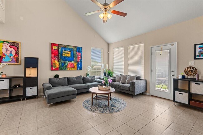 Foto del edificio - 4007 Bluestone Ln