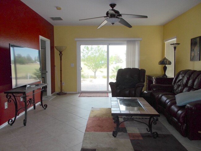 Building Photo - Fully furnished 3-bedroom, 2.5-bath home a...