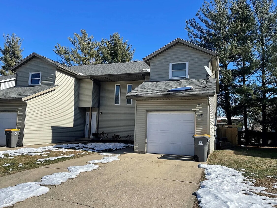 Building Photo - 419 S Village Ct