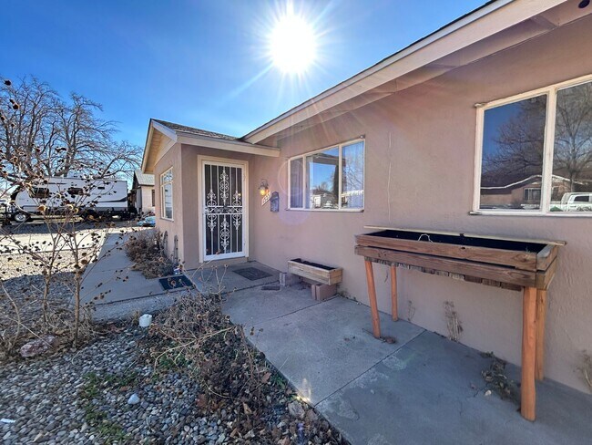 Foto del edificio - Cute 3 bedroom, 1 bath, 1 car garage
