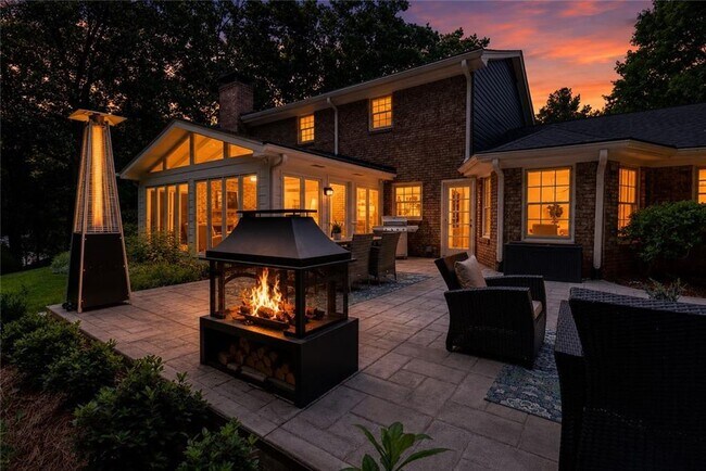 Foto del edificio - 295 Glen Lake Dr NW