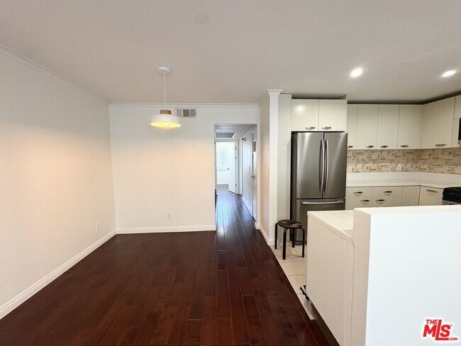 Foto del edificio - 957 S Gramercy Dr