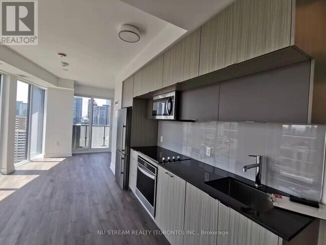 Photo du bâtiment - 575-2575 Bloor St E