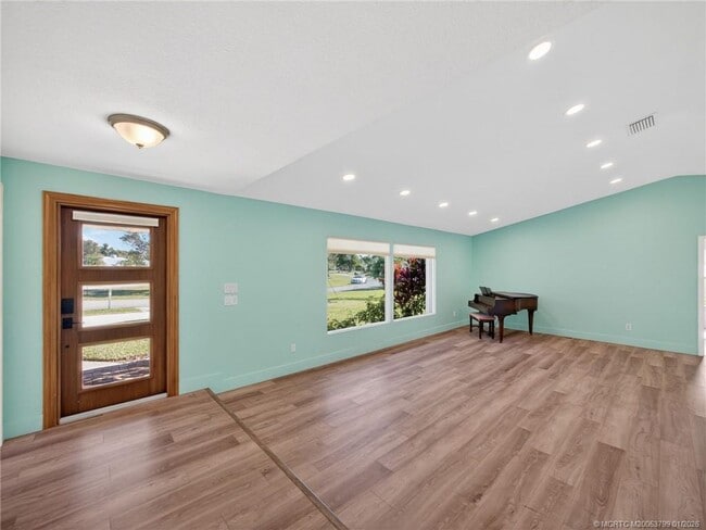 Foto del edificio - 3055 SE Glasgow Dr