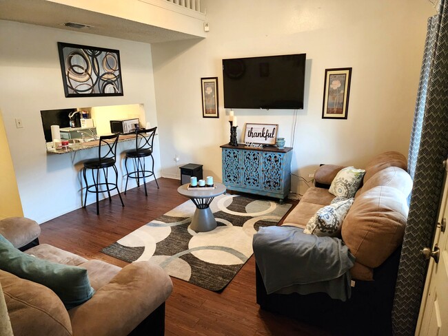 Foto del edificio - 4149 Jefferson Woods Dr