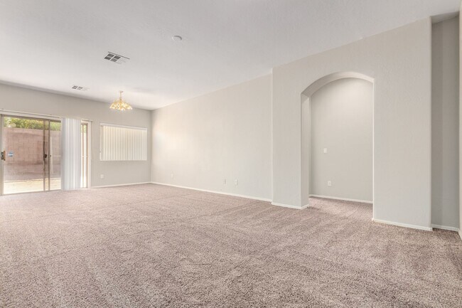 Foto del edificio - Awesome 3 bedroom / 2 bath in Cordova Estates - 83rd Ave & Buckeye Rd