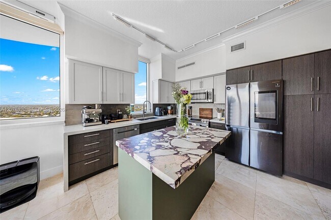 Foto del edificio - 1745 E Hallandale Beach Blvd