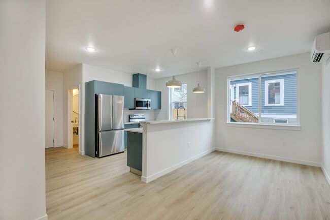 Building Photo - 2071 Northeast Davis Street, Unit 101