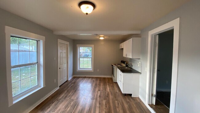 Building Photo - 433 Kayton Ave