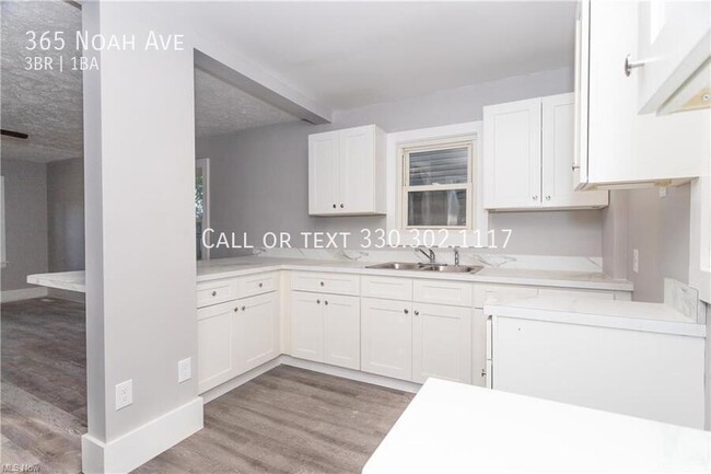 Foto del edificio - Three bedroom one bathroom home for rent
