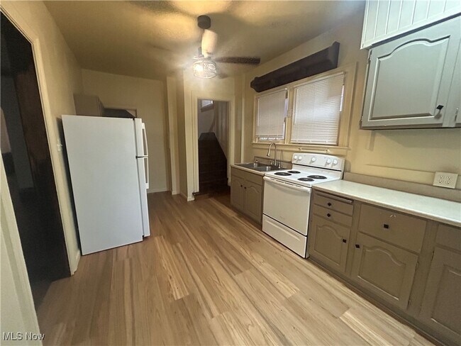 Building Photo - 510 Forest Ave