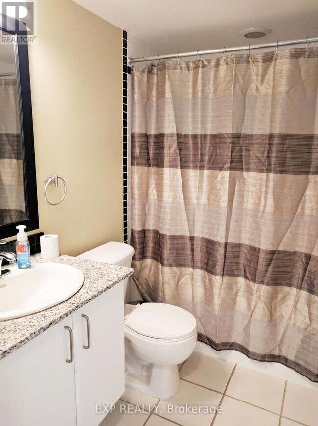 Photo du bâtiment - 33 Sheppard Ave E