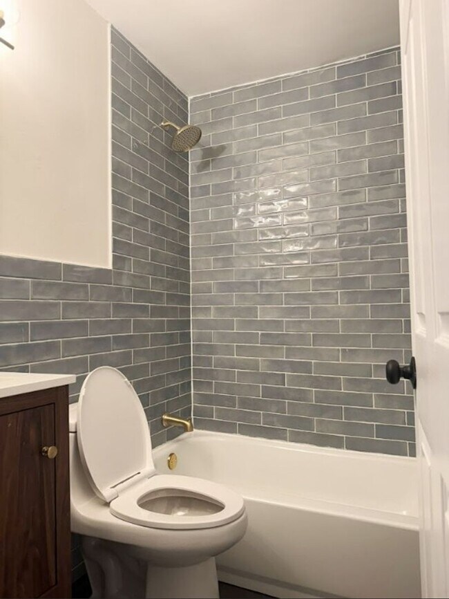 Foto del edificio - 804-806 N Fairlawn Cir