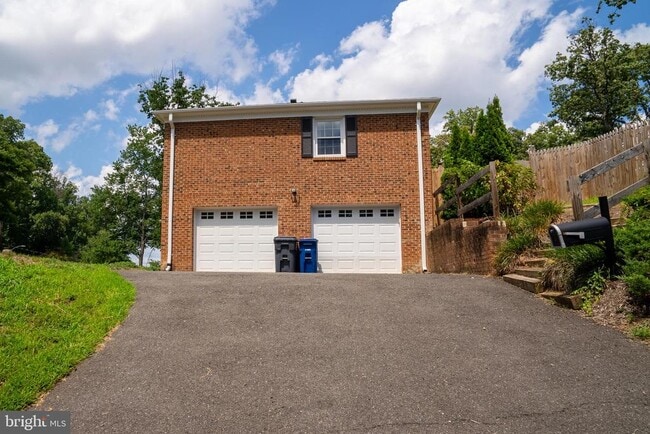 Building Photo - 5012 Larno Dr