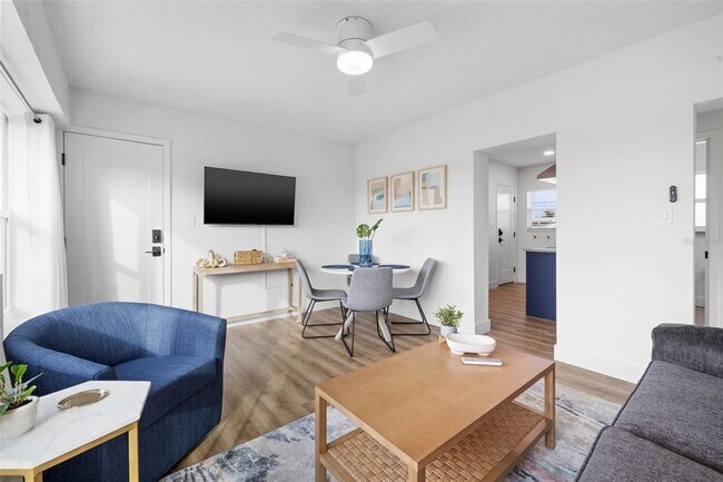 Foto del edificio - 650 70th Ave