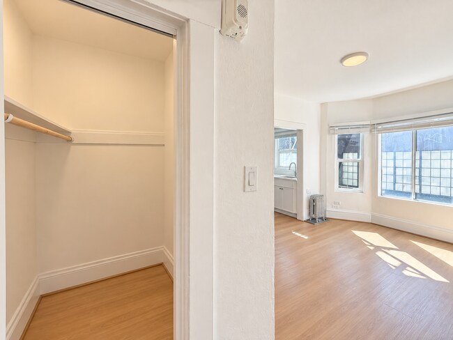 Foto del edificio - 939 O'Farrell St