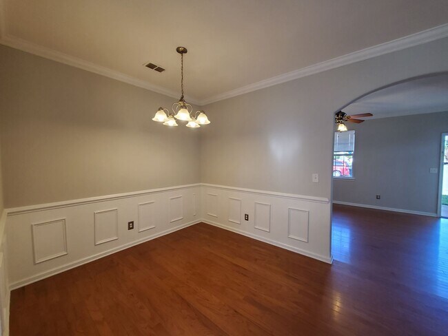 Foto del edificio - Beautiful Home Available for Rent in Charl...
